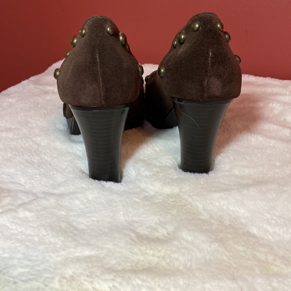 Brown suede round toe platform heels - Picture 6 of 7